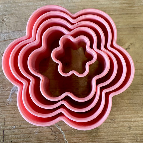 Pink flower shaped cutters (preloved)