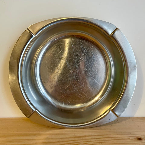 Stainless steel bowl with moulded handles - scratched (preloved)