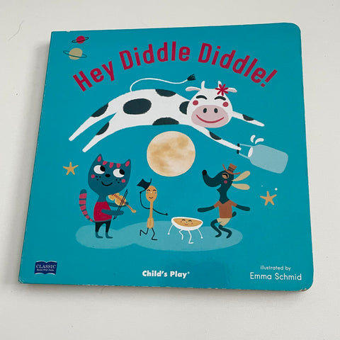 Hey diddle, diddle board book (preloved)