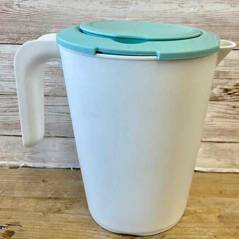 White plastic jug with lid (preloved)
