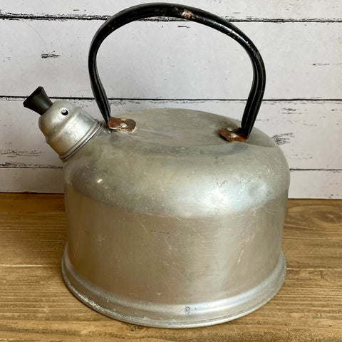 Whistling kettle (preloved)