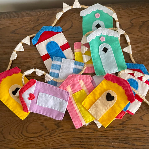 Handmade felt beach hut bunting (preloved)
