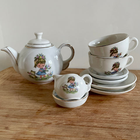 Child’s nine piece tea set - deviate item (preloved)