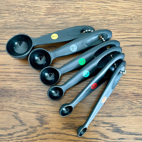Set of 6 measuring spoons (preloved)