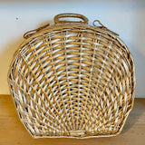 Shell shaped basket with handles (preloved)