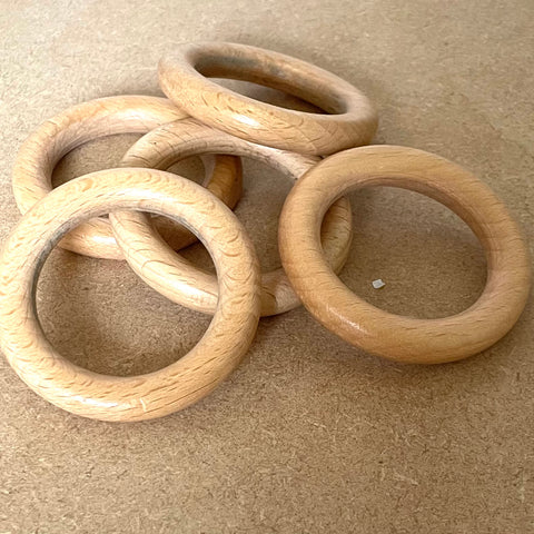 5 wooden curtain rings (preloved)
