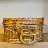 Shell shaped basket with handles (preloved)