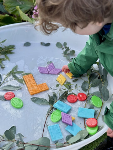 Shape and colour stones