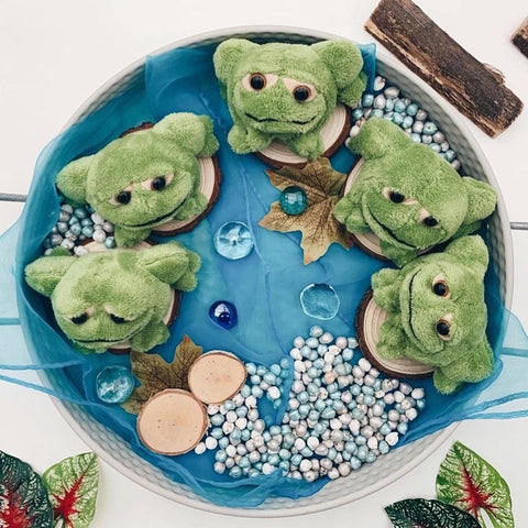 Five Little Speckled Frogs song bag